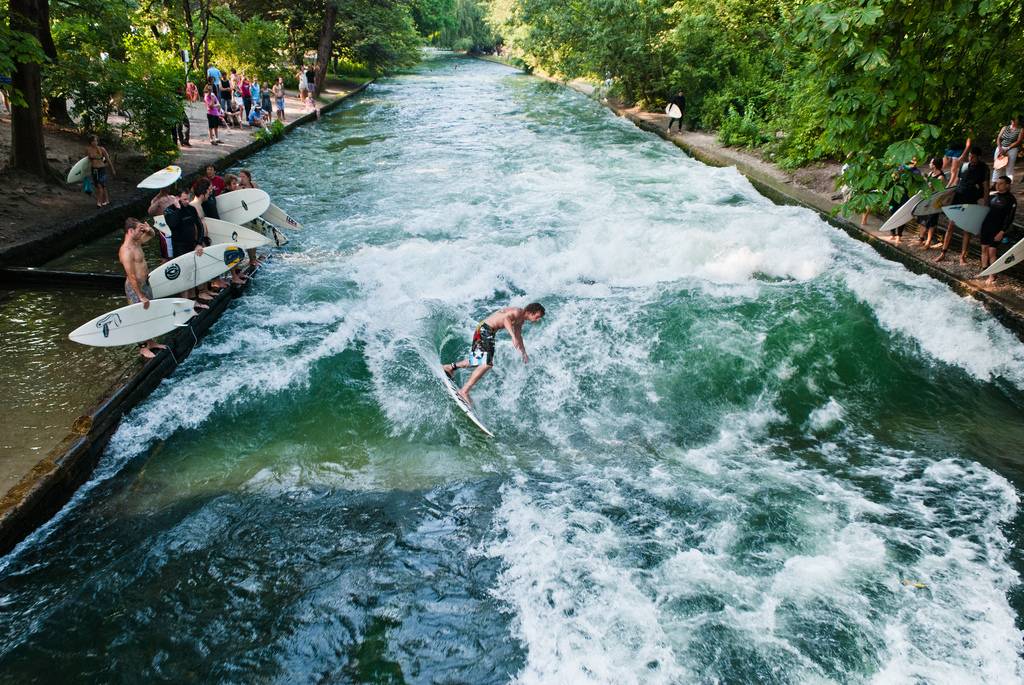 Surfing in the City: Munich’s Eisbach ~ Kuriositas